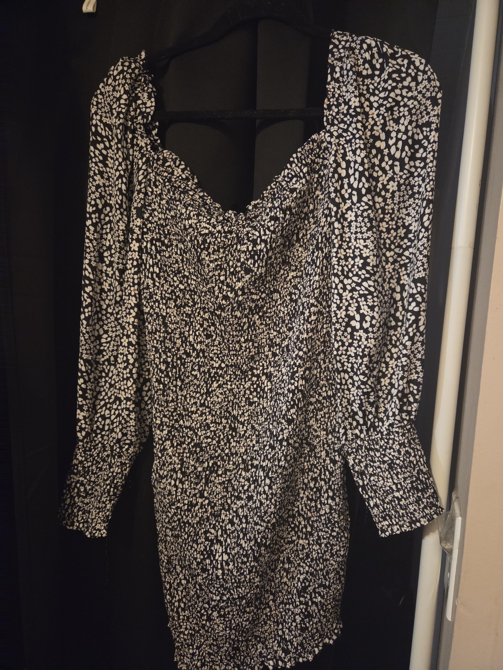 Dynamite Dress - Picture 2 of 5